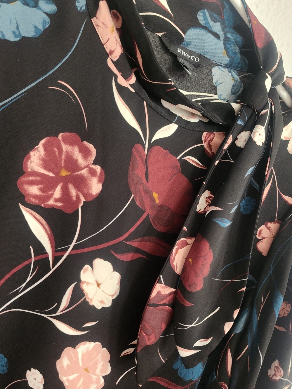 RW&CO. Black Formal Officewear Floral Tie-Neck Chic Flowy Blouse Academia - Picture 5 of 12